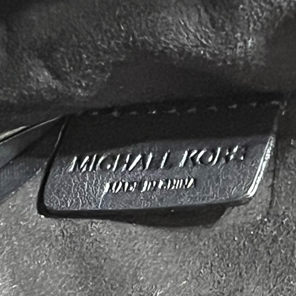 💥Vintage And RARE💥 Michael Kors Leather Flap Clutch/Handbag - Picture 8 of 14